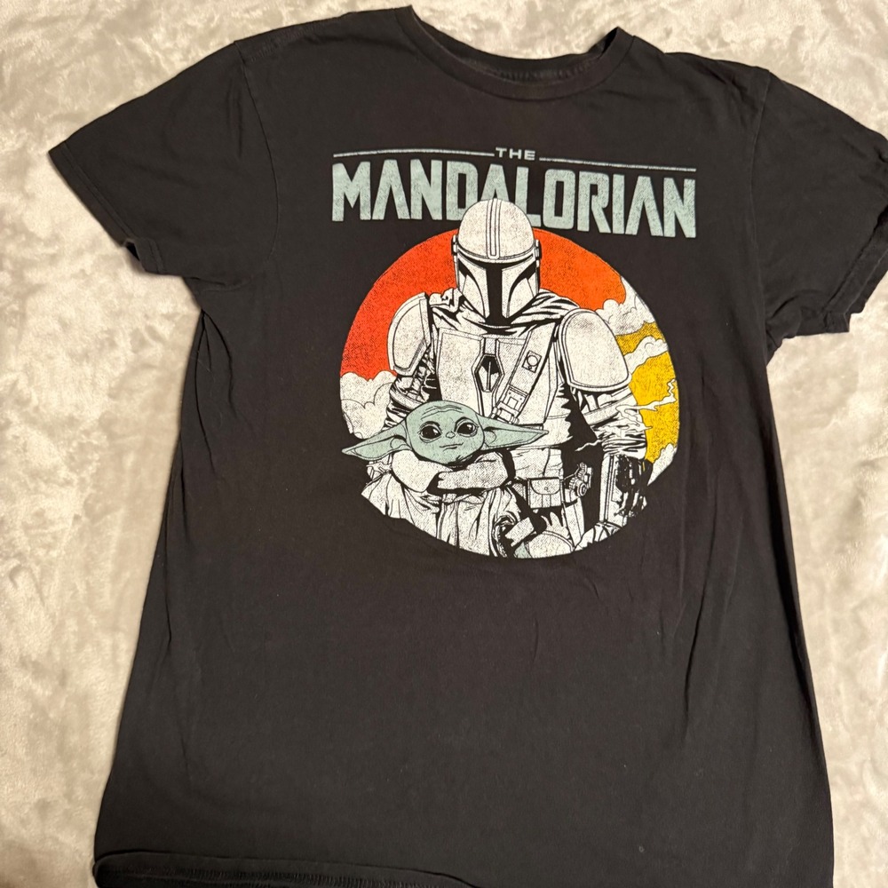 Star Wars The Mandalorian Grogu Baby Yoda Graphic Tee Blk Med Mad‎ Engine Disney